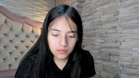 Snapshot of ava_broown chatting on January 18, 5:52 am online show from January 18, 5:52 am