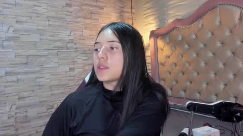 Snapshot of ava_broown chatting on January 23, 1:19 am online show from January 23, 1:19 am