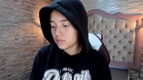 Snapshot of ava_broown chatting on February 3, 4:35 am online show from February 3, 4:35 am