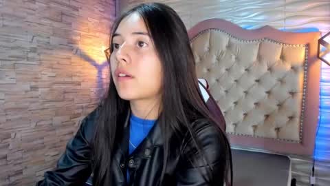 Snapshot of ava_broown chatting on February 6, 2:33 am online show from February 6, 2:33 am