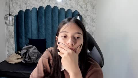 Snapshot of ava_broown chatting on March 6, 3:35 am online show from March 6, 3:35 am