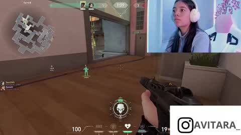 Snapshot of ava_broown chatting on December 22, 9:01 pm online show from December 22, 9:01 pm