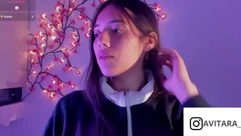 Snapshot of ava_broown chatting on May 10, 1:33 am online show from May 10, 1:33 am