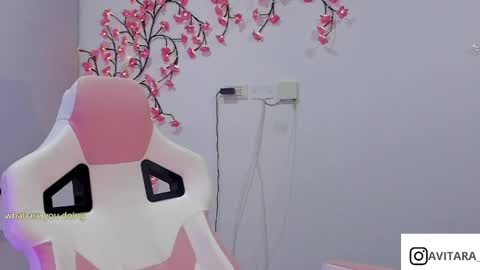 Snapshot of ava_broown chatting on May 19, 1:56 am online show from May 19, 1:56 am