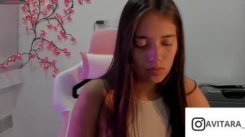 Snapshot of ava_broown chatting on June 17, 12:57 am online show from June 17, 12:57 am