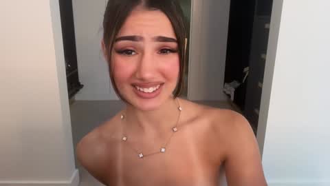 Snapshot of ava_delightt chatting on February 20, 12:18 am Ava online show from February 20, 12:18 am