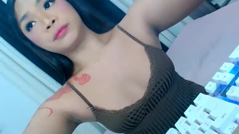 Snapshot of ava_lux chatting on November 10, 8:13 am Ava online show from November 10, 8:13 am