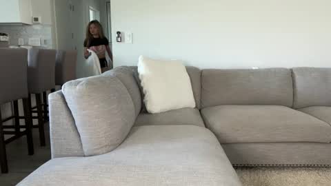 Snapshot of ava_petite_ chatting on April 28, 5:51 pm Little Ava online show from April 28, 5:51 pm