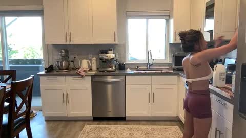 Snapshot of ava_petite_ chatting on April 30, 7:31 pm Little Ava online show from April 30, 7:31 pm