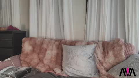 Snapshot of ava_west chatting on April 19, 6:10 pm Ava online show from April 19, 6:10 pm