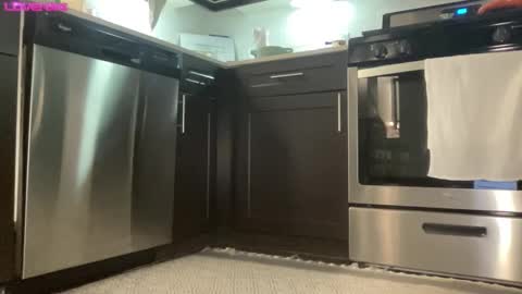 Snapshot of avabradley chatting on December 11, 3:56 am Ava . Support my channel by using my affiliate link to make your account Thanks online show from December 11, 3:56 am