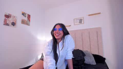 Snapshot of avaline_blanc chatting on January 12, 11:50 am Avaline Help me reach 100 likes TRANSMISSION EVERY DAY FROM 39 PM online show from January 12, 11:50 am