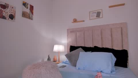 Snapshot of avaline_blanc chatting on January 25, 3:09 am Avaline Help me reach 100 likes TRANSMISSION EVERY DAY FROM 39 PM online show from January 25, 3:09 am