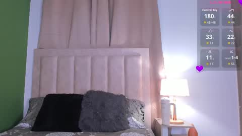 Snapshot of avaline_blanc chatting on August 2, 6:01 am Avaline Help me reach 100 likes TRANSMISSION EVERY DAY FROM 39 PM online show from August 2, 6:01 am