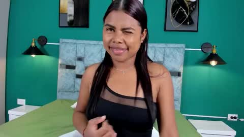 Snapshot of avalinelov chatting on January 15, 8:01 pm Avalinelov online show from January 15, 8:01 pm