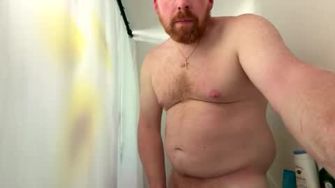 Snapshot of averagedan90 chatting on May 21, 10:39 pm Dan online show from May 21, 10:39 pm
