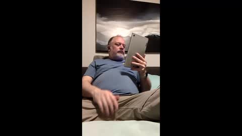 Snapshot of averagegreg chatting on April 19, 3:33 pm Greg online show from April 19, 3:33 pm