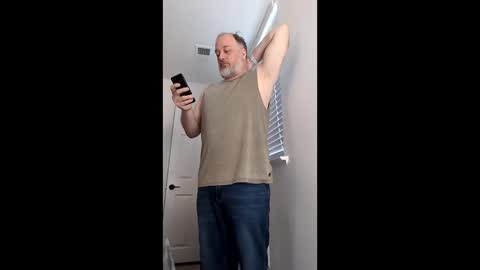 Snapshot of averagegreg chatting on May 8, 11:26 am Greg online show from May 8, 11:26 am