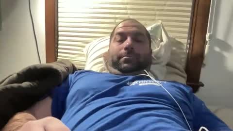 averagejoe345977 online show from March 1, 8:27 am