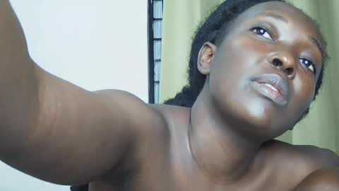 Snapshot of averrine chatting on June 21, 8:22 pm averrine online show from June 21, 8:22 pm
