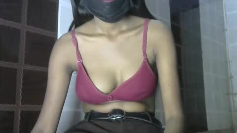 avery_lust01 online show from April 2, 5:27 am