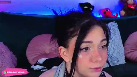 AveryWillow online show from March 25, 12:27 am