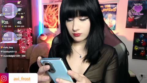 Snapshot of avi_frost chatting on February 4, 9:17 am Saraaaa independent model 3 online show from February 4, 9:17 am