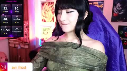 Snapshot of avi_frost chatting on March 5, 5:29 am Saraaaa independent model 3 online show from March 5, 5:29 am