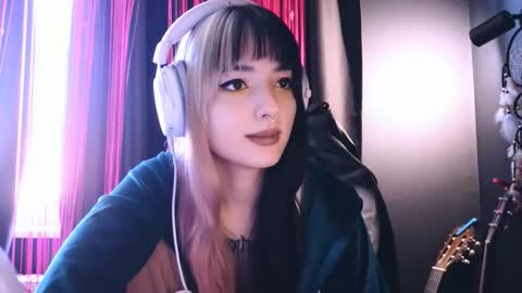 Snapshot of avi_nile chatting on September 16, 4:24 am Avriel online show from September 16, 4:24 am