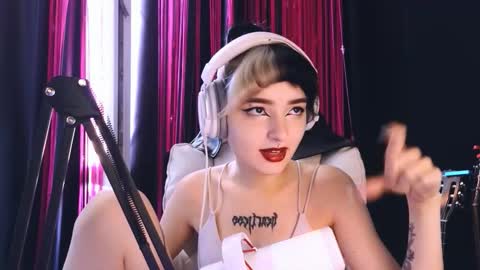 Snapshot of avi_nile chatting on September 20, 5:19 am Avriel online show from September 20, 5:19 am