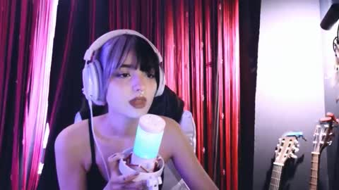 Snapshot of avi_nile chatting on October 19, 5:08 am Avriel online show from October 19, 5:08 am