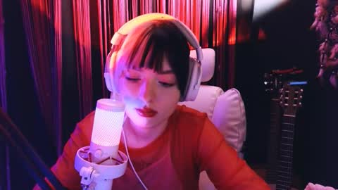 Snapshot of avi_nile chatting on December 16, 9:20 pm Avriel online show from December 16, 9:20 pm