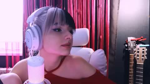 Snapshot of avi_nile chatting on December 20, 5:47 am Avriel online show from December 20, 5:47 am