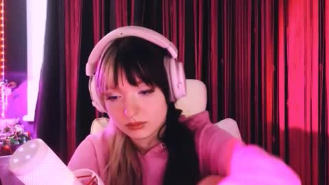 Snapshot of avi_nile chatting on January 14, 3:01 am Avriel online show from January 14, 3:01 am