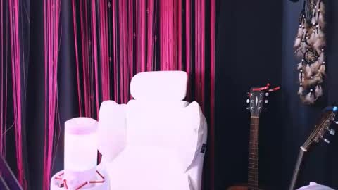 Snapshot of avi_nile chatting on February 4, 3:23 am Avriel online show from February 4, 3:23 am