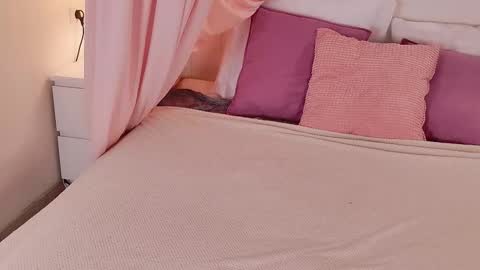 aweryuwu online show from February 19, 1:29 pm