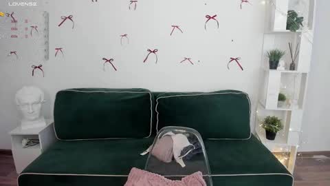 Emily online show from February 9, 8:44 am