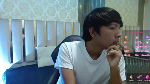 Snapshot of axel1_tay chatting on April 4, 7:44 pm axel1_tay online show from April 4, 7:44 pm