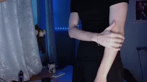 axel_0ne online show from February 6, 12:30 pm