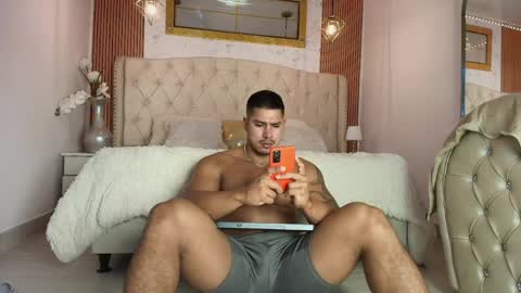 Snapshot of axel_daviss1 chatting on April 23, 4:42 pm Axel Daviss online show from April 23, 4:42 pm