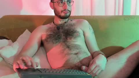 Snapshot of axel_giracr chatting on April 20, 8:32 pm Sebstian online show from April 20, 8:32 pm