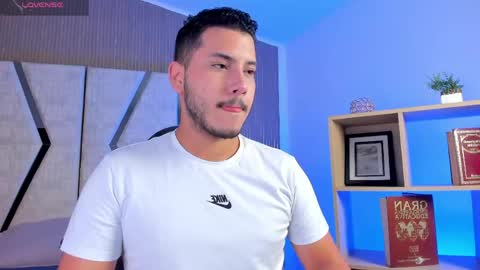 axel_grey_ online show from April 16, 12:50 pm