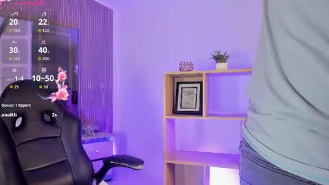 Snapshot of axel_grey_ chatting on June 25, 12:42 pm axel_grey_ online show from June 25, 12:42 pm