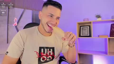 Snapshot of axel_grey_ chatting on July 5, 5:20 pm axel_grey_ online show from July 5, 5:20 pm