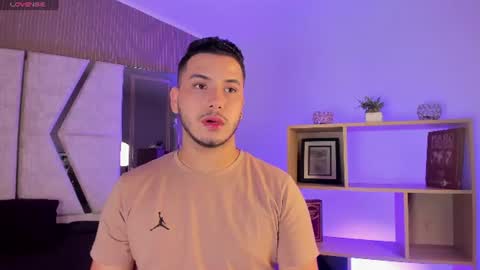 Snapshot of axel_grey_ chatting on July 10, 12:52 pm axel_grey_ online show from July 10, 12:52 pm