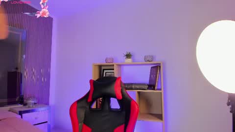 Snapshot of axel_grey_ chatting on July 14, 12:44 pm axel_grey_ online show from July 14, 12:44 pm