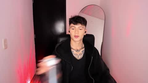 Axel online show from December 18, 6:30 am