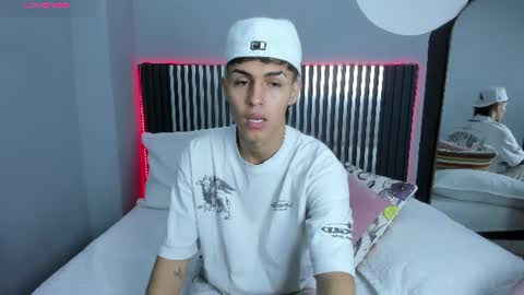 Snapshot of axel_mendoza_ chatting on July 11, 8:33 pm A X E L online show from July 11, 8:33 pm