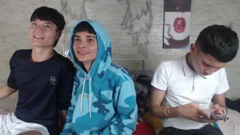 axel_milo_and_kairo online show from December 3, 9:13 pm