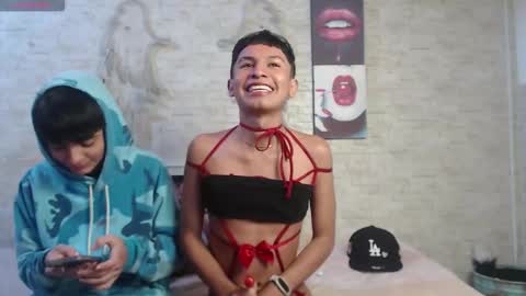 axel_milo_and_kairo online show from March 10, 1:43 am